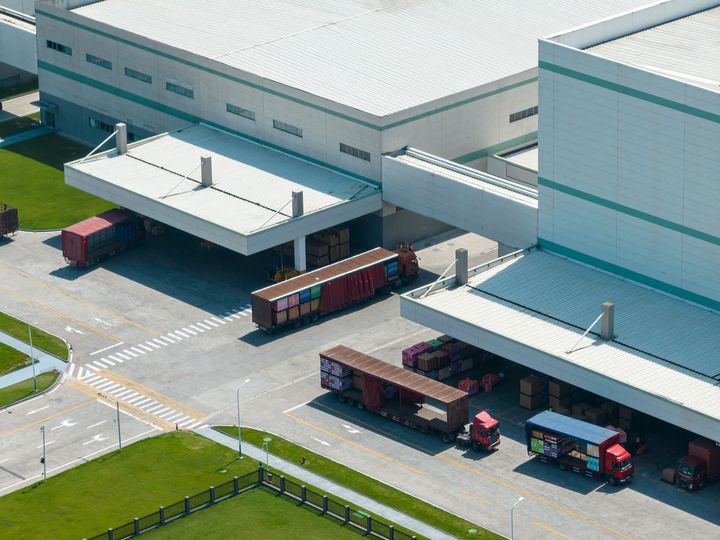 An aerial view of a warehouse with trucks parked in front of it