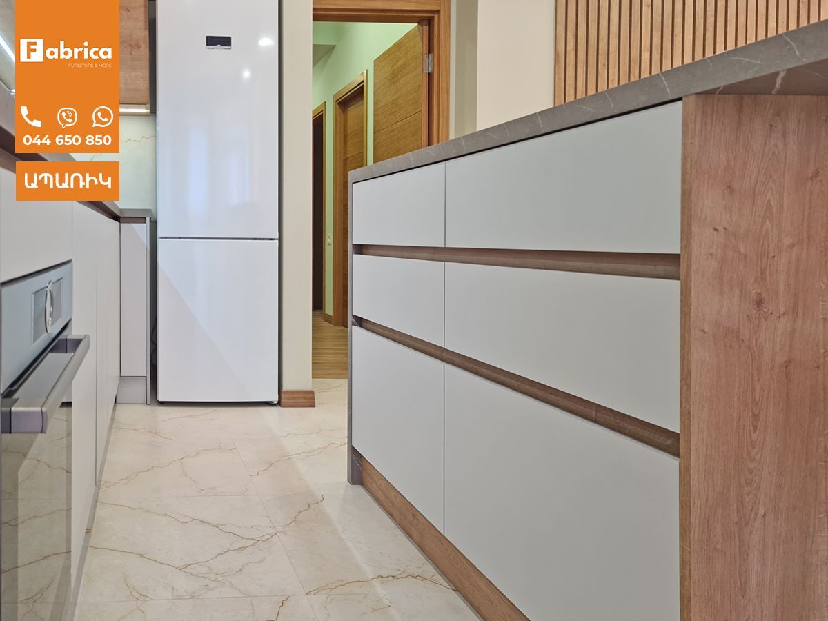 A kitchen with a sign that says fabrico on it