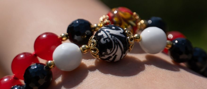 bracciale  jebels ,  in ceramica  fatto  a mano  ,  pietre naturali  ,  fatto in sicilia 