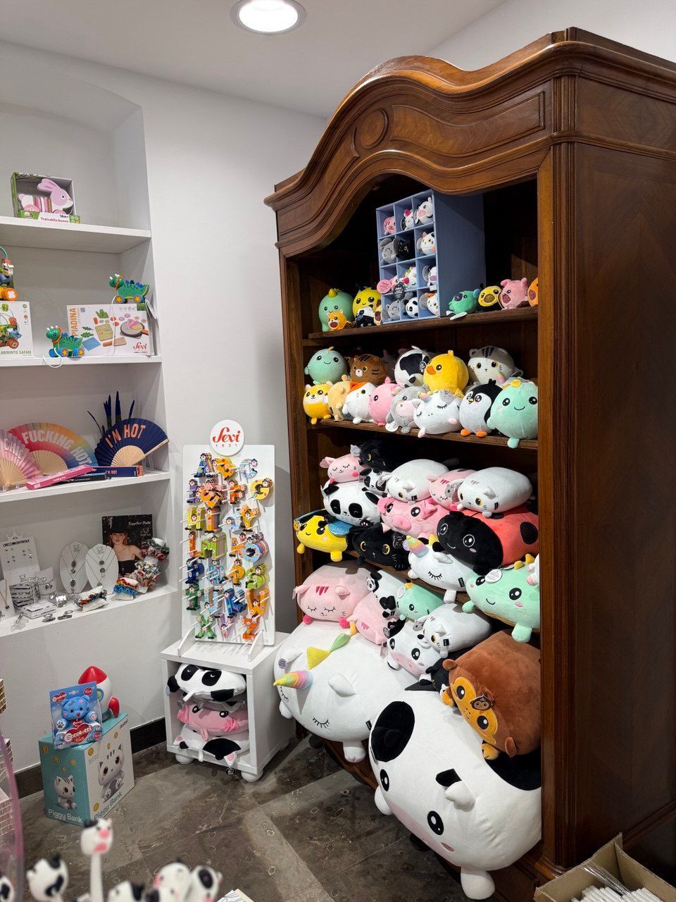 peluche , itotal  , gatto  , dinosauro  , mucca  ,  coccinella  ,  lettere in legno  decorate  ,  accessori  fevi