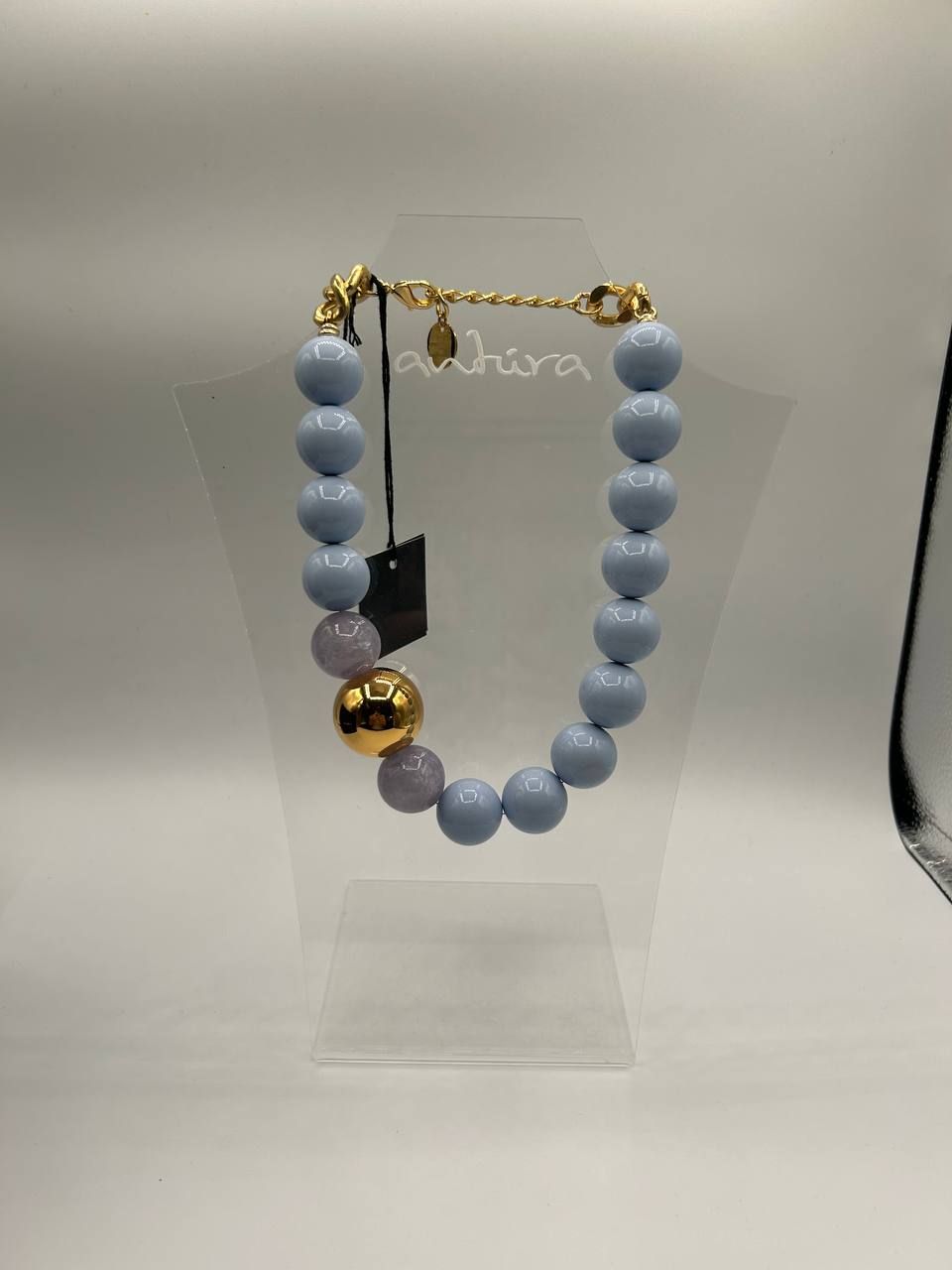 collana con  sfere in resina  , antura 