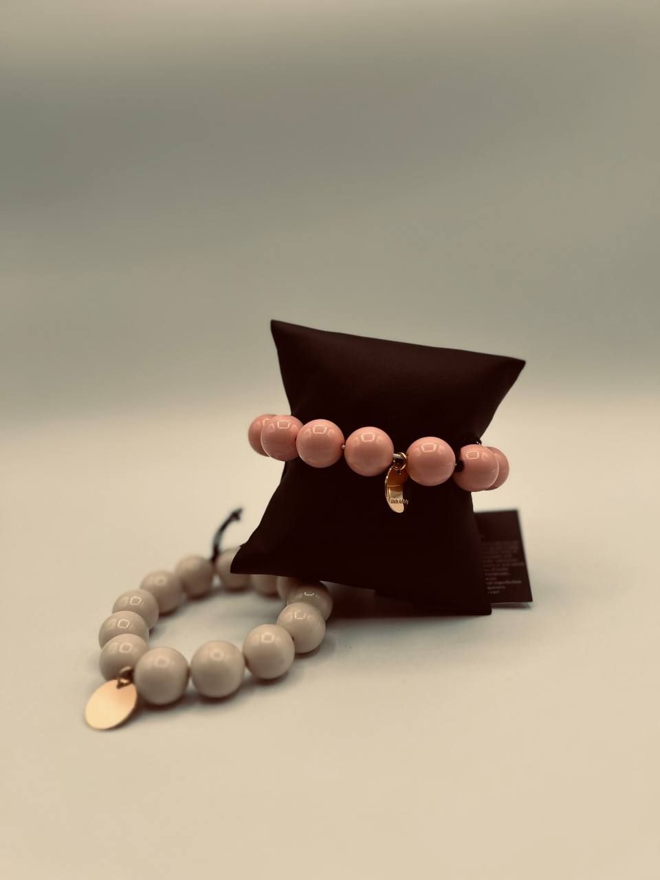 bracciale con sfere  in resina   , antura 