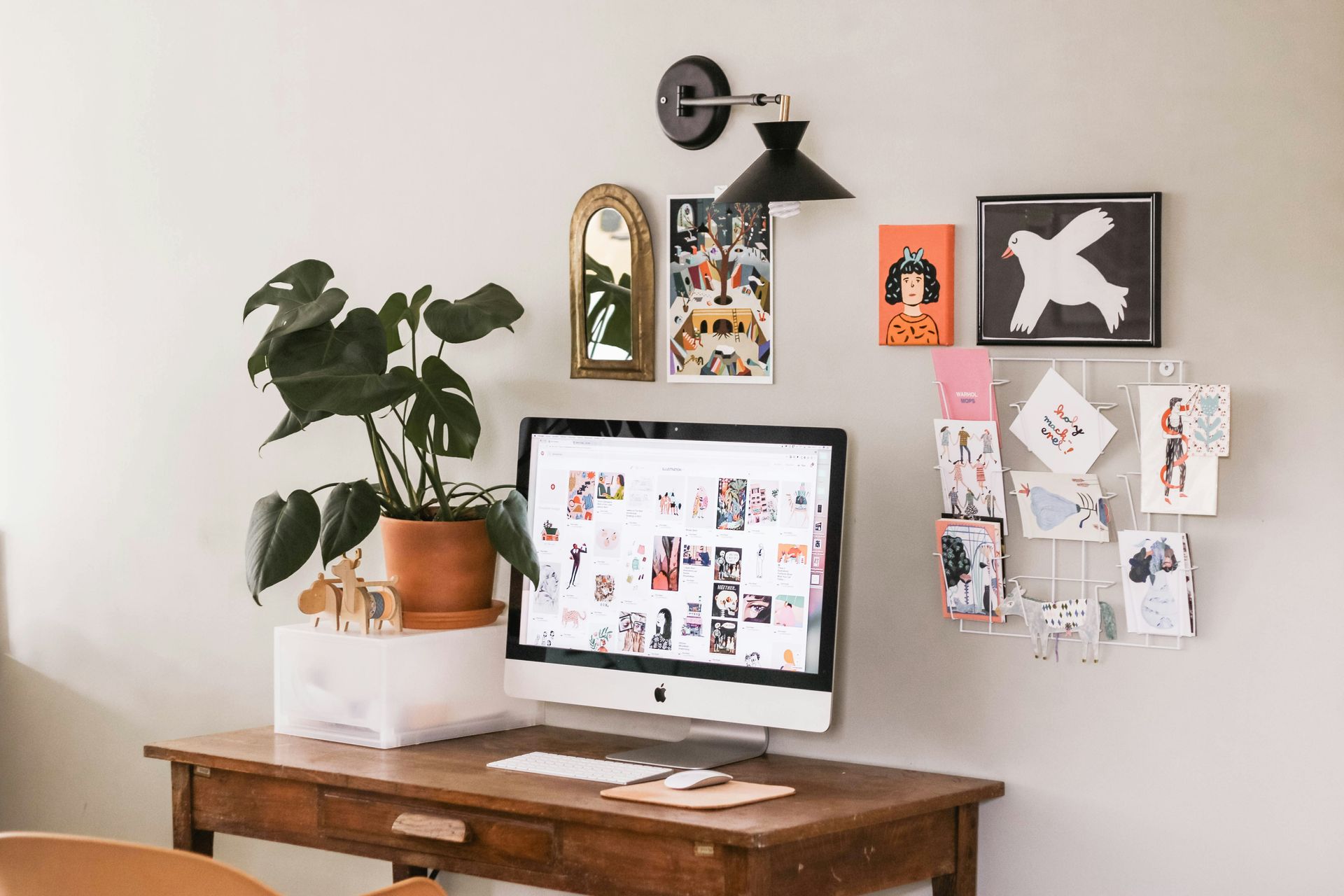 Warmly decorate home workspace.