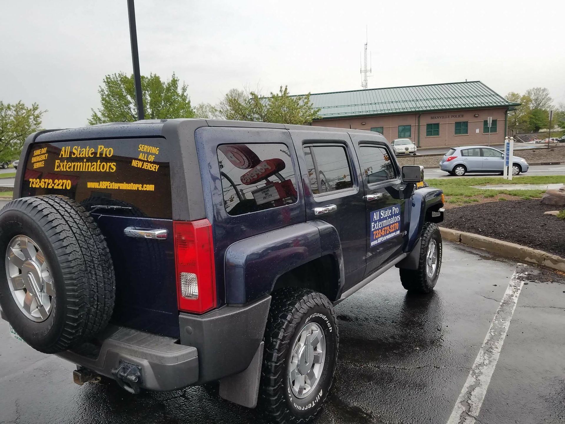 A blue hummer is parked in a parking lot