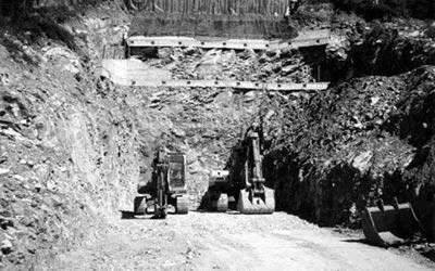 Movimento terra in bianco e nero