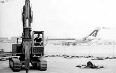 Movimento terra in bianco e nero