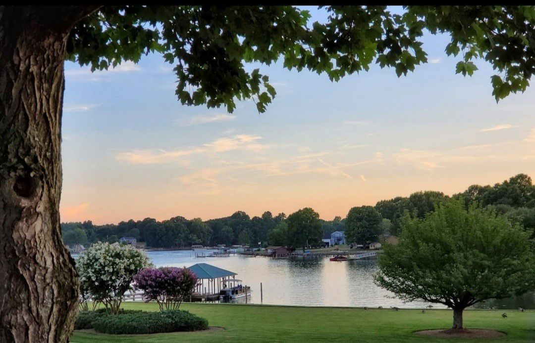 Eddie's on Lake Norman: Lakeside Dining in North Carolina