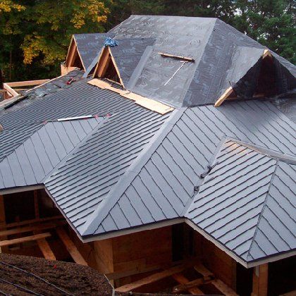 A house with a roof that is being built