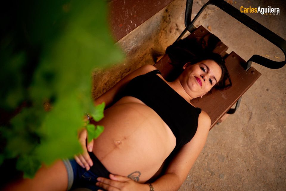 sesión fotográfica natural embarazo en provincia barcelona
