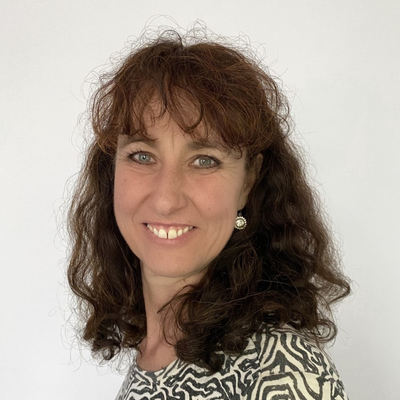 Ilze Liebrand, holistisch, energetisch therapeut, kindercoach helpt via kindertherapie baby's, peuters, kleuters en kinderen (0-12 jaar). Liefdeslicht voor kinderen regio Boxmeer, Venray, Nijmegen, Oss, Wijchen, Bergen, Venlo, Uden, Malden, Sambeek e.o.