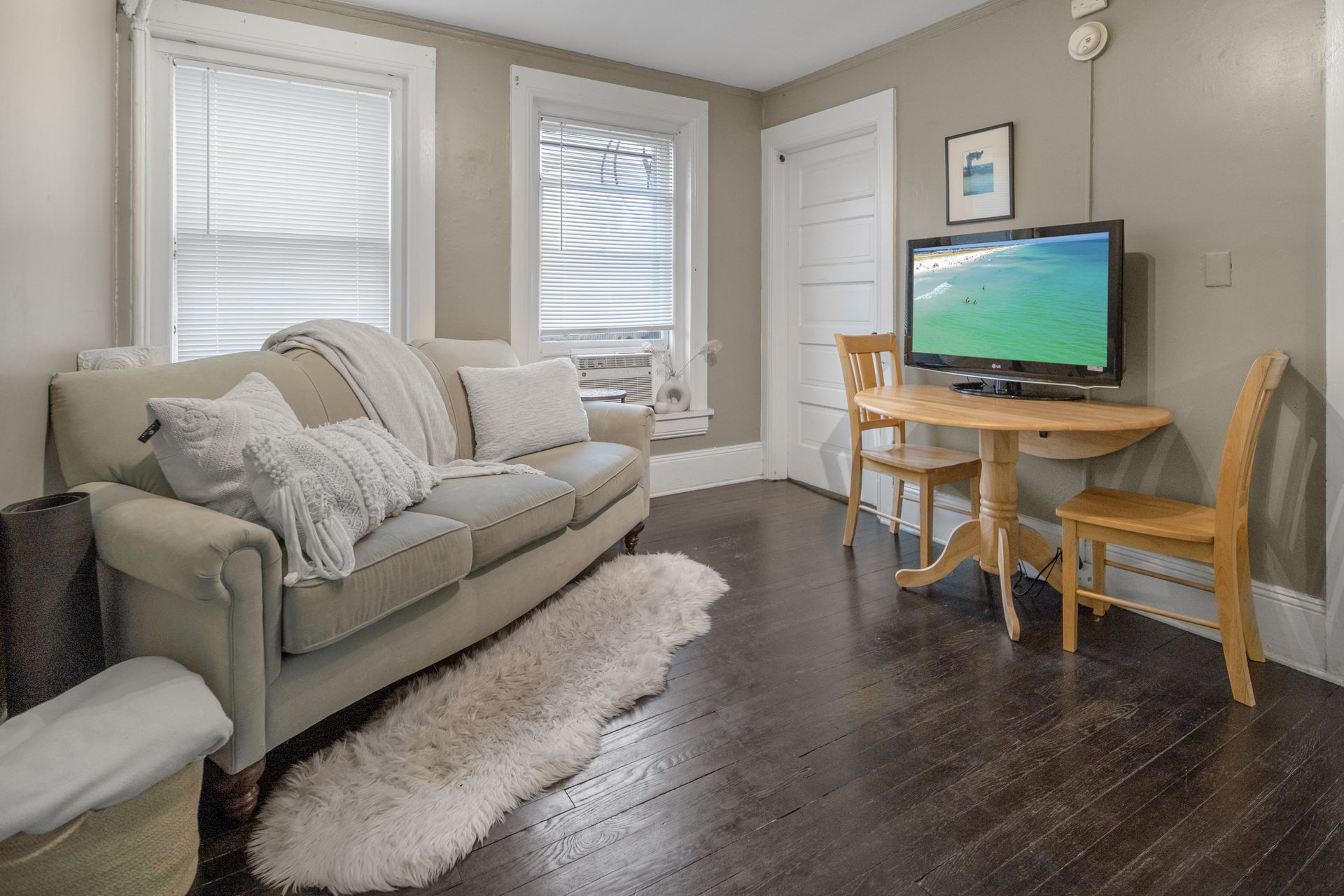 308 E Seneca St Apt 2B living room