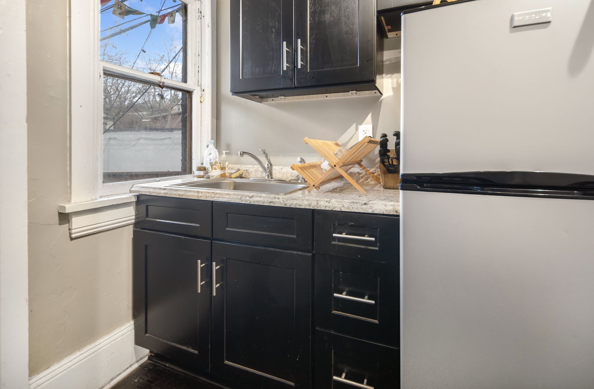 308 E Seneca St 2b kitchen