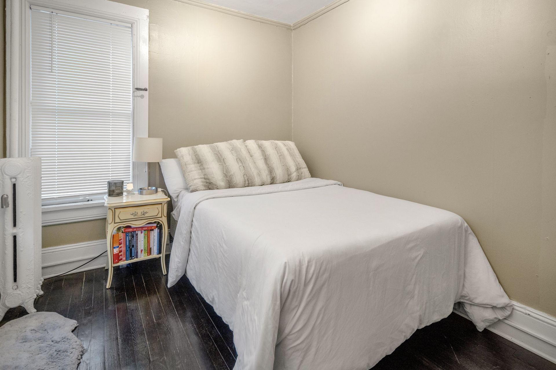 308 E Seneca St Apt 2B bedroom