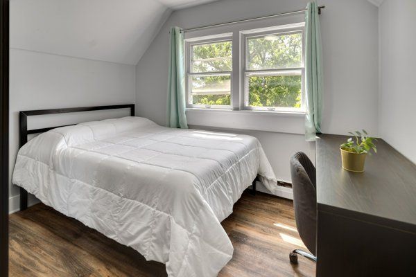 601 E State Street bedroom