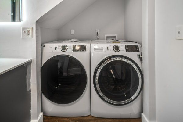 601 E State Street laundry