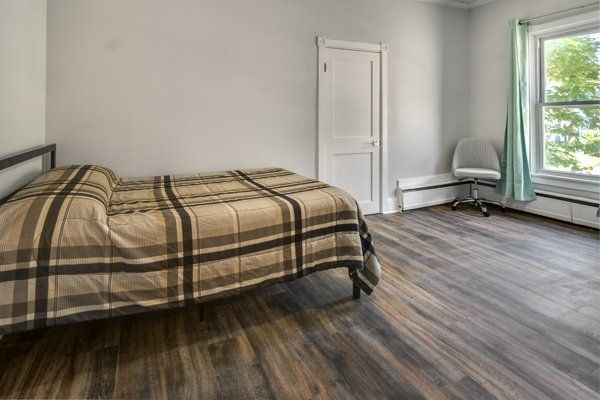 601 E State Streetbedroom