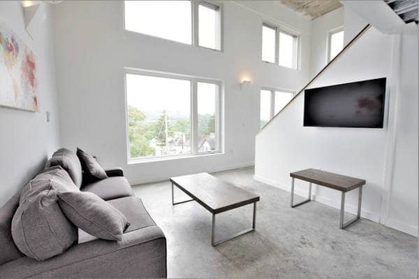 201 College Ave Interior Photos