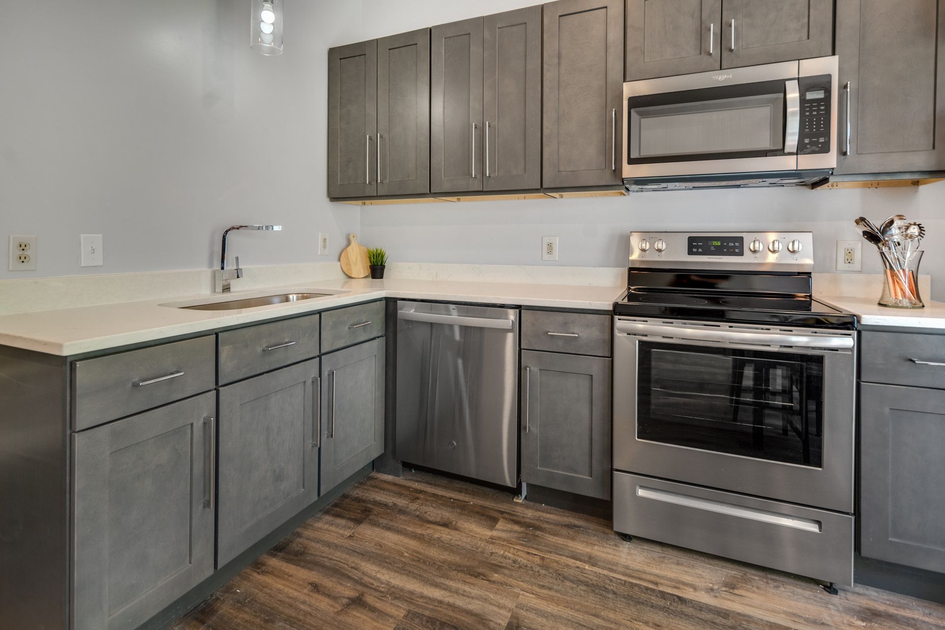 601 E State Street kitchen