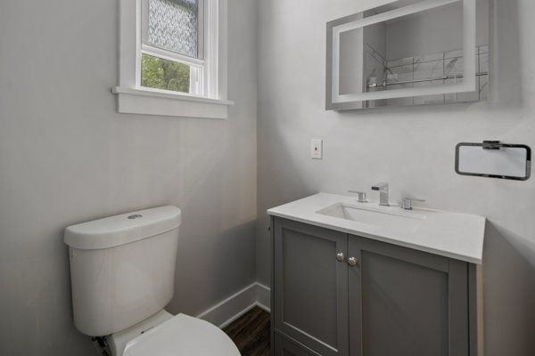 601 E State Street bathroom