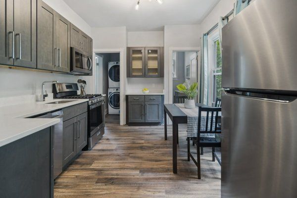 601 E State Street kitchen