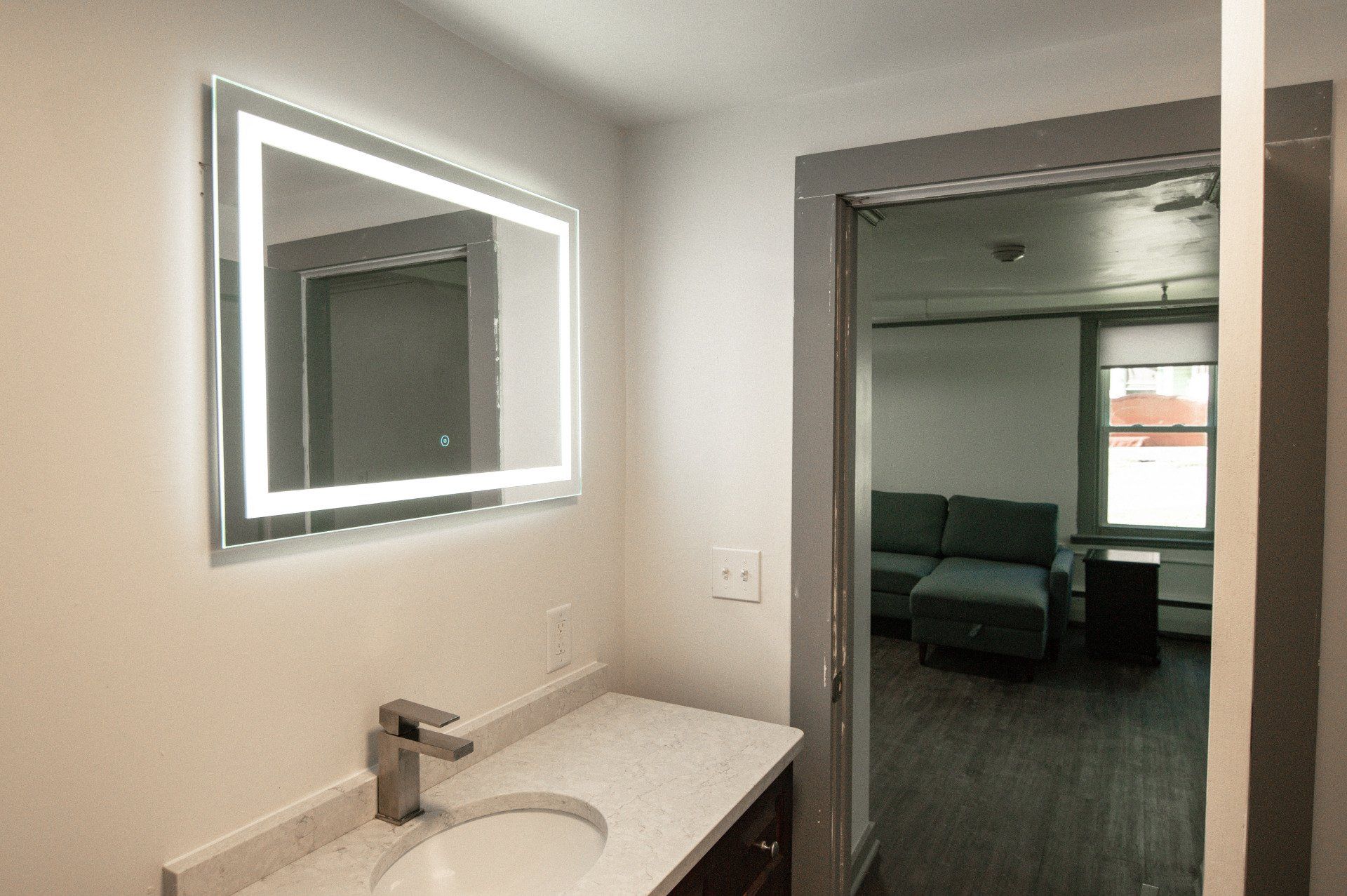 110-4 Stewart Ave Bathroom