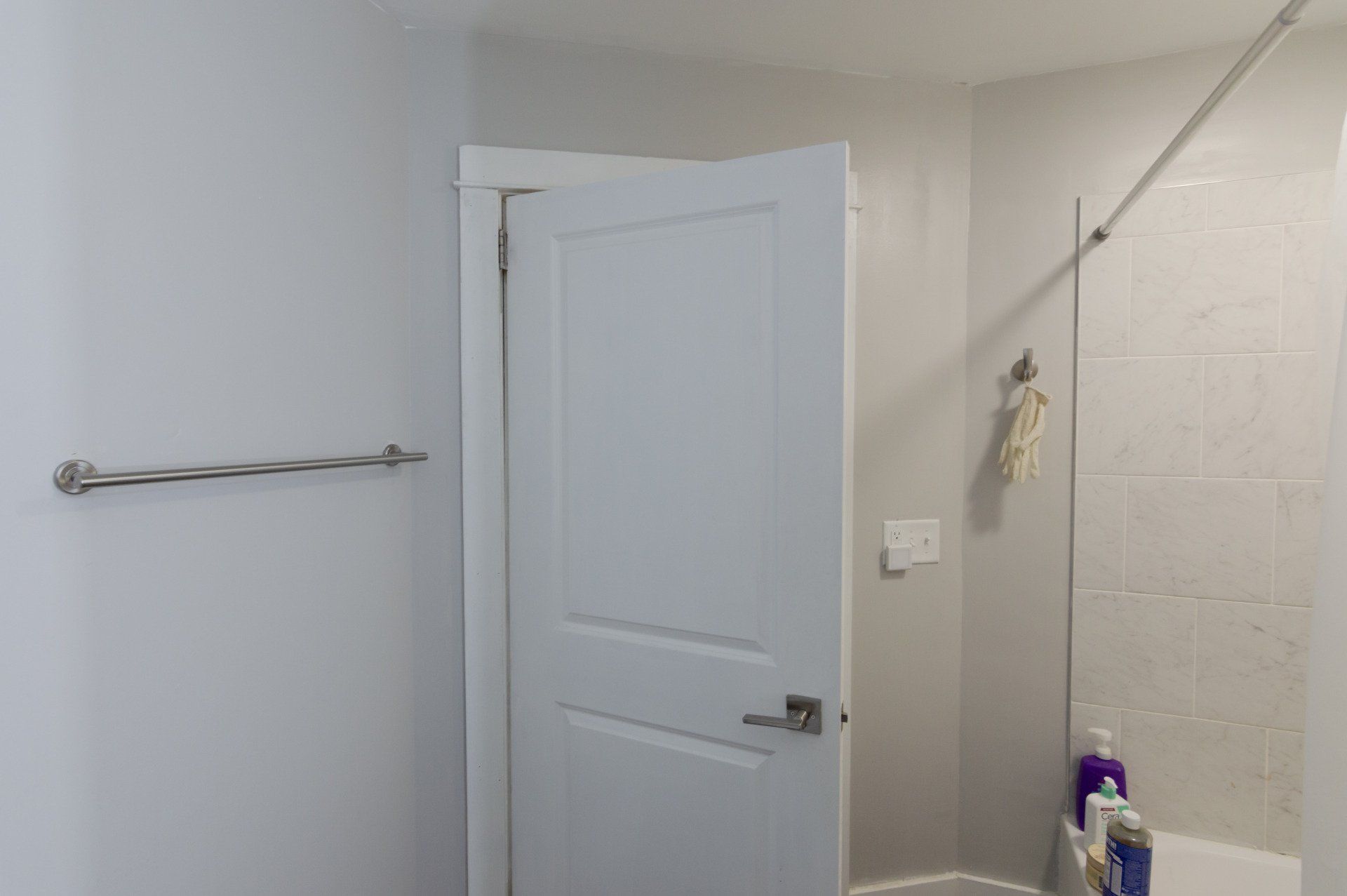 611 State Street Bathroom