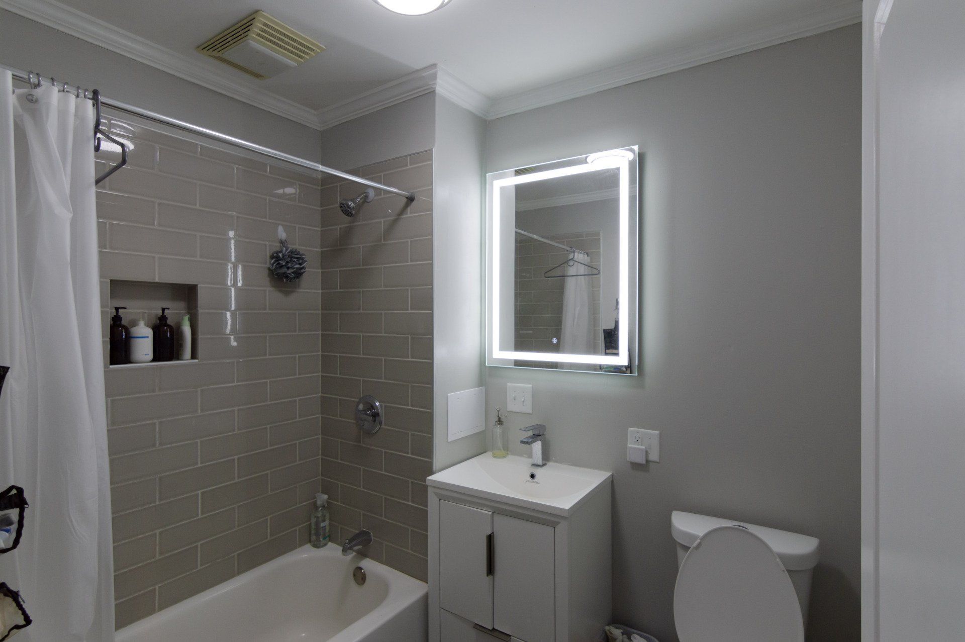 611 State Street Bathroom