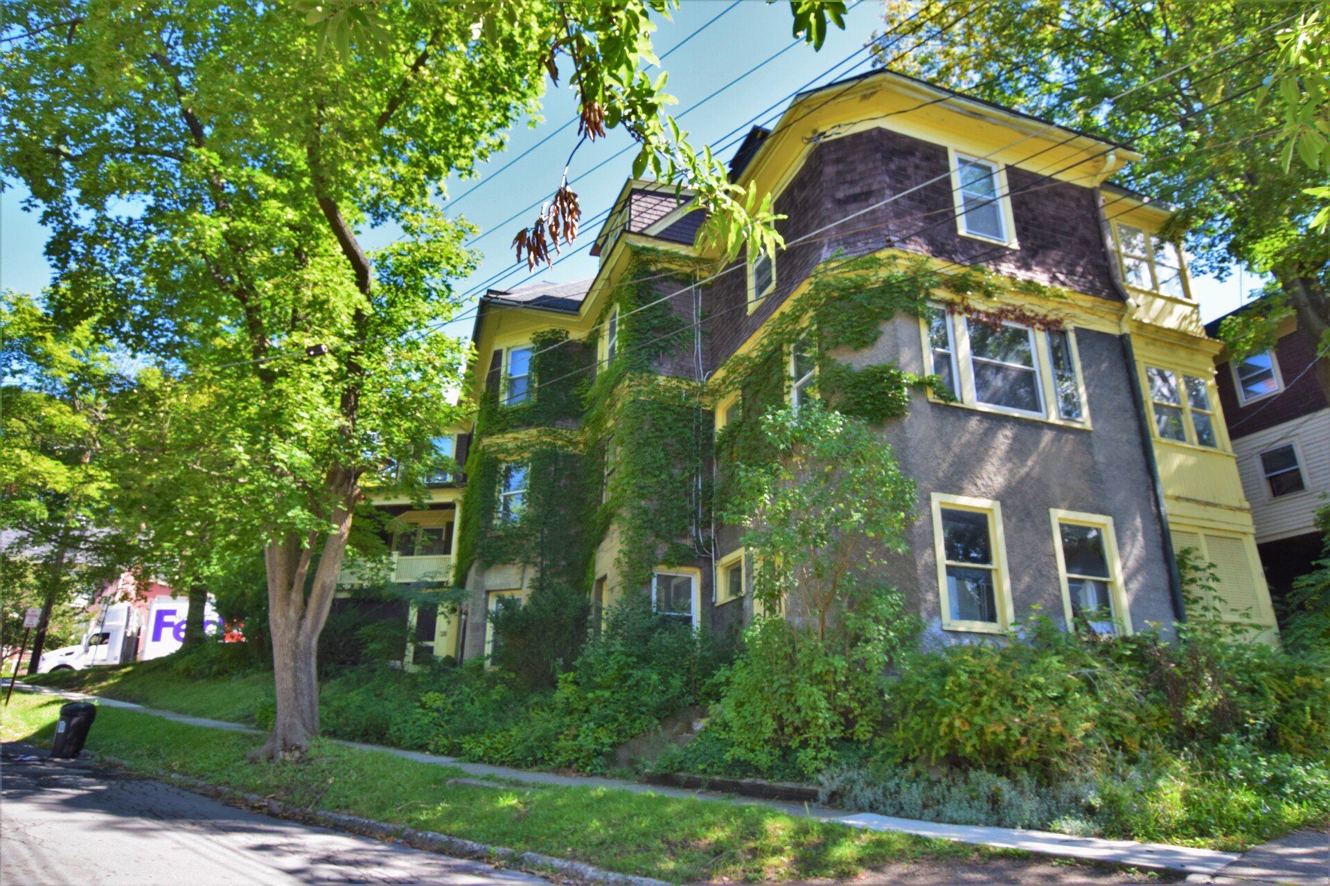 611 State Street Exterior