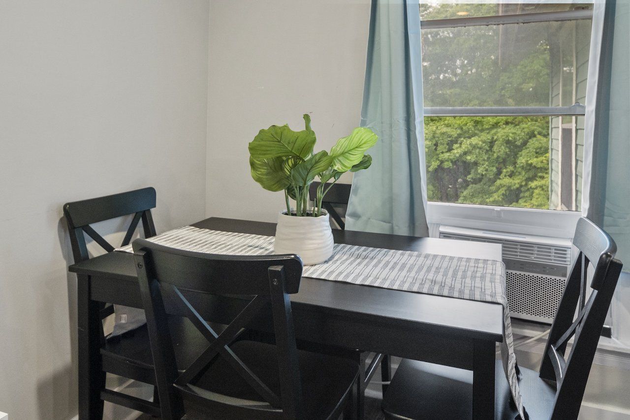 112 Stewart ave Living dining area