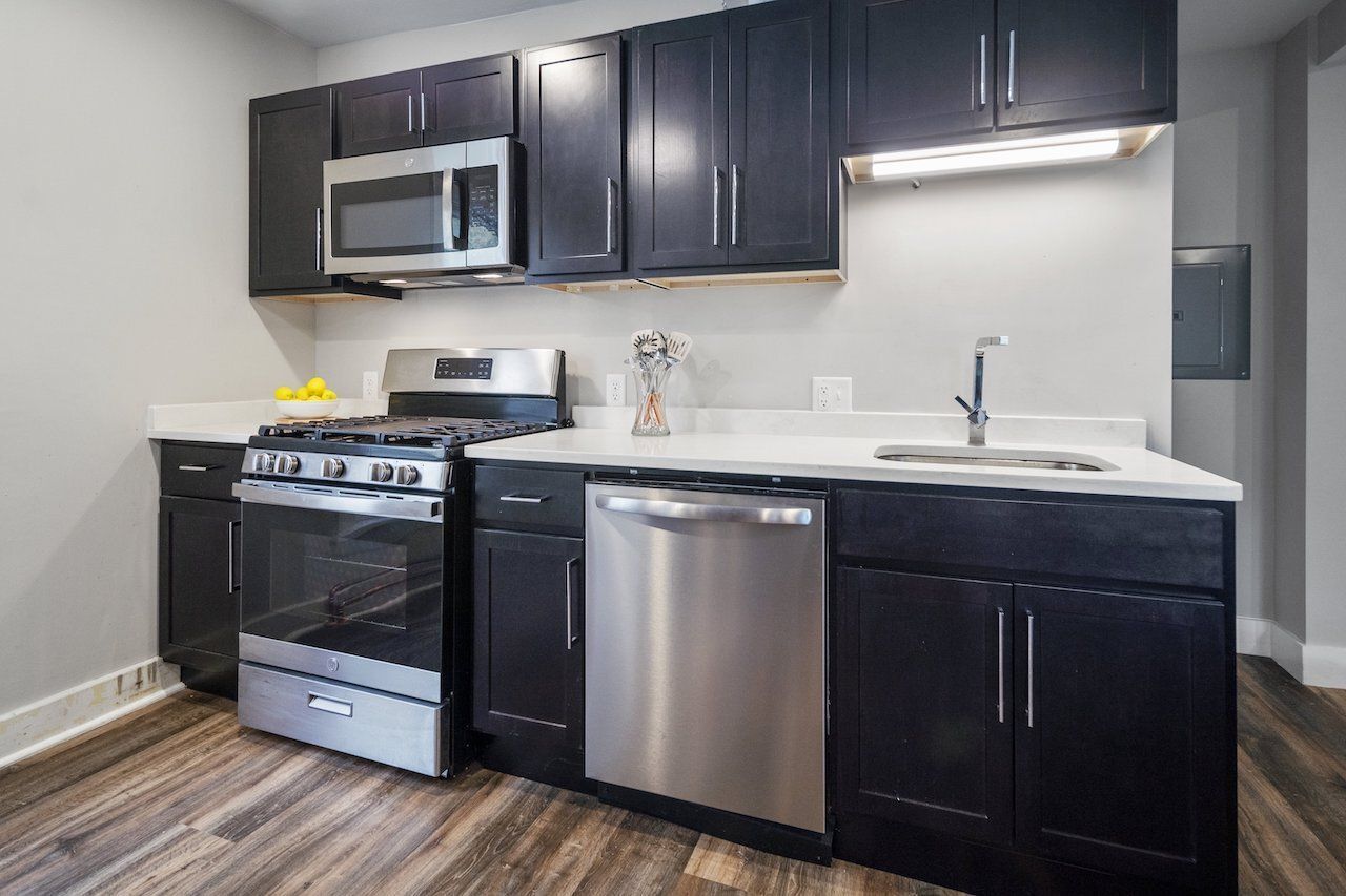 112 Stewart ave Living kitchen