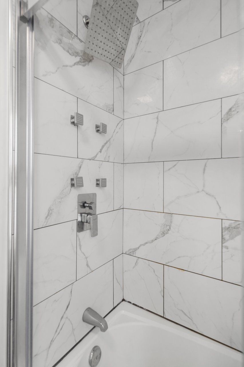 112 Stewart ave Living bathroom shower