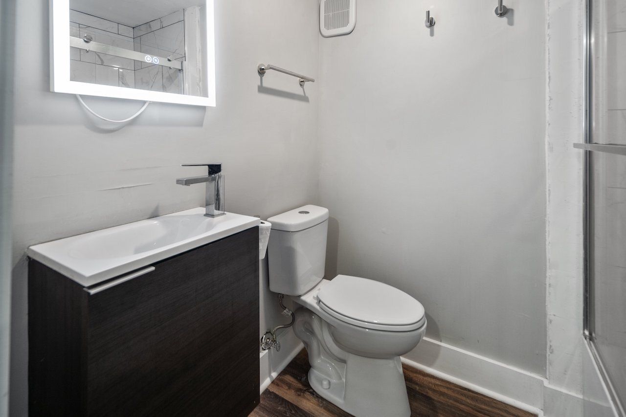 112 Stewart Ave Unit 3 bathroom