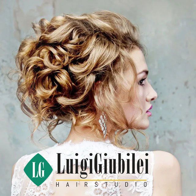 acconciatura da sposa con capelli raccolti