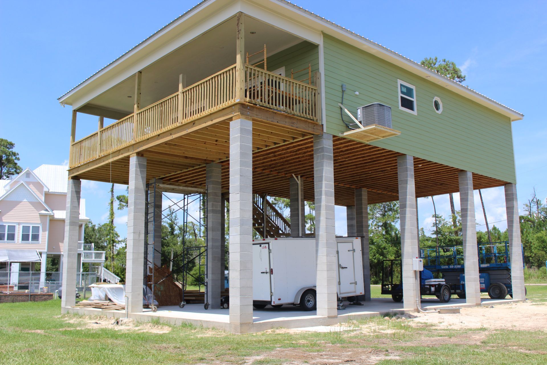 A house that is being built on stilts