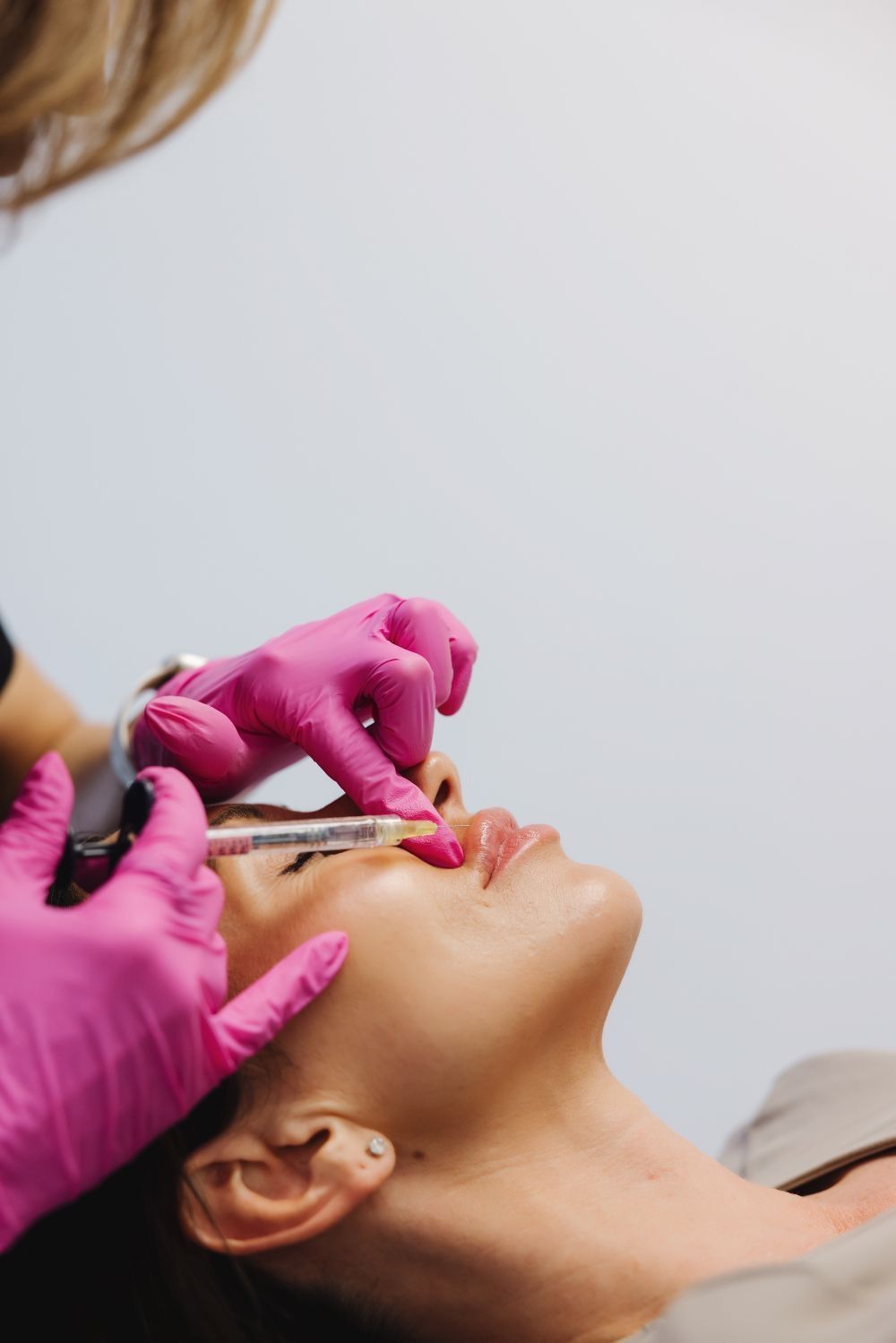 A close up of a woman 's face with her hand on her shoulder.