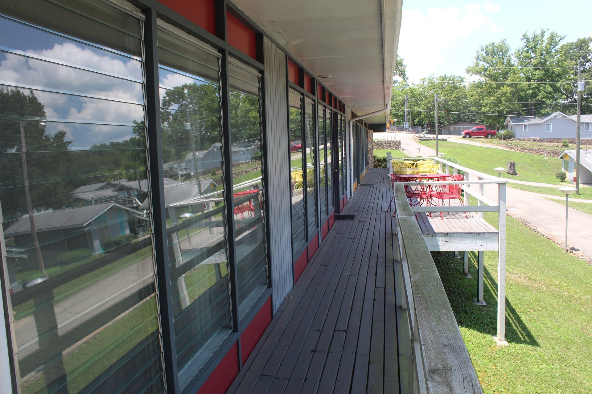 A long walkway between two buildings with lots of windows