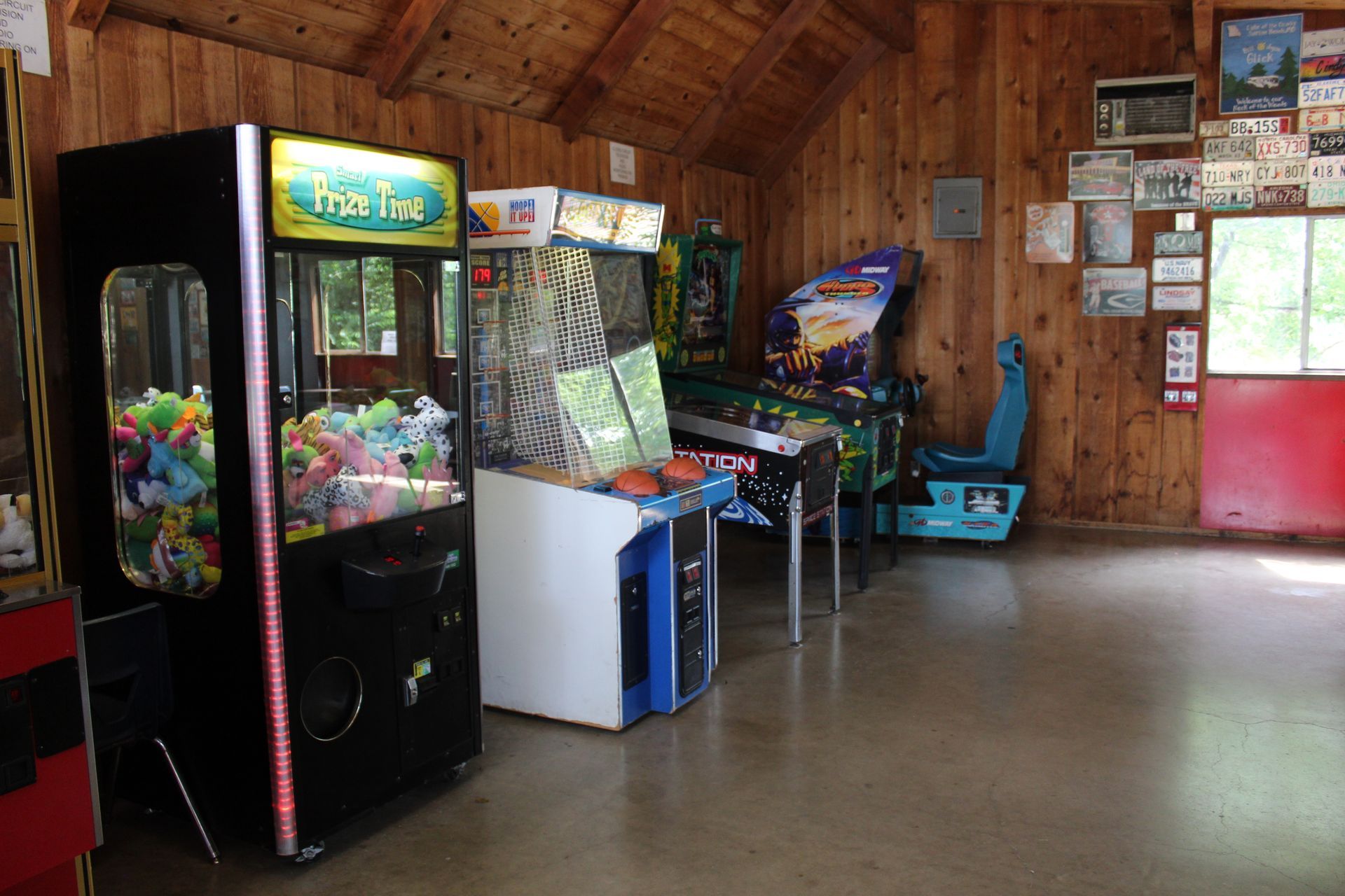An arcade with a machine that says prize free