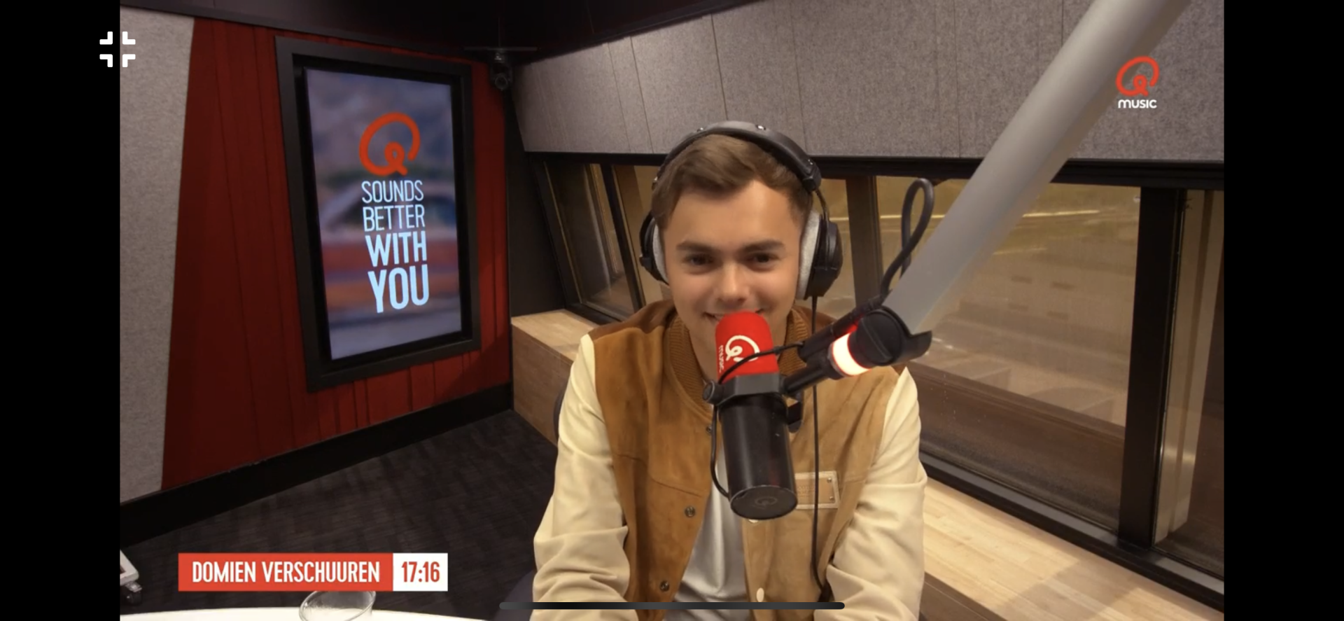 zanger FLEMMING op motortaxi