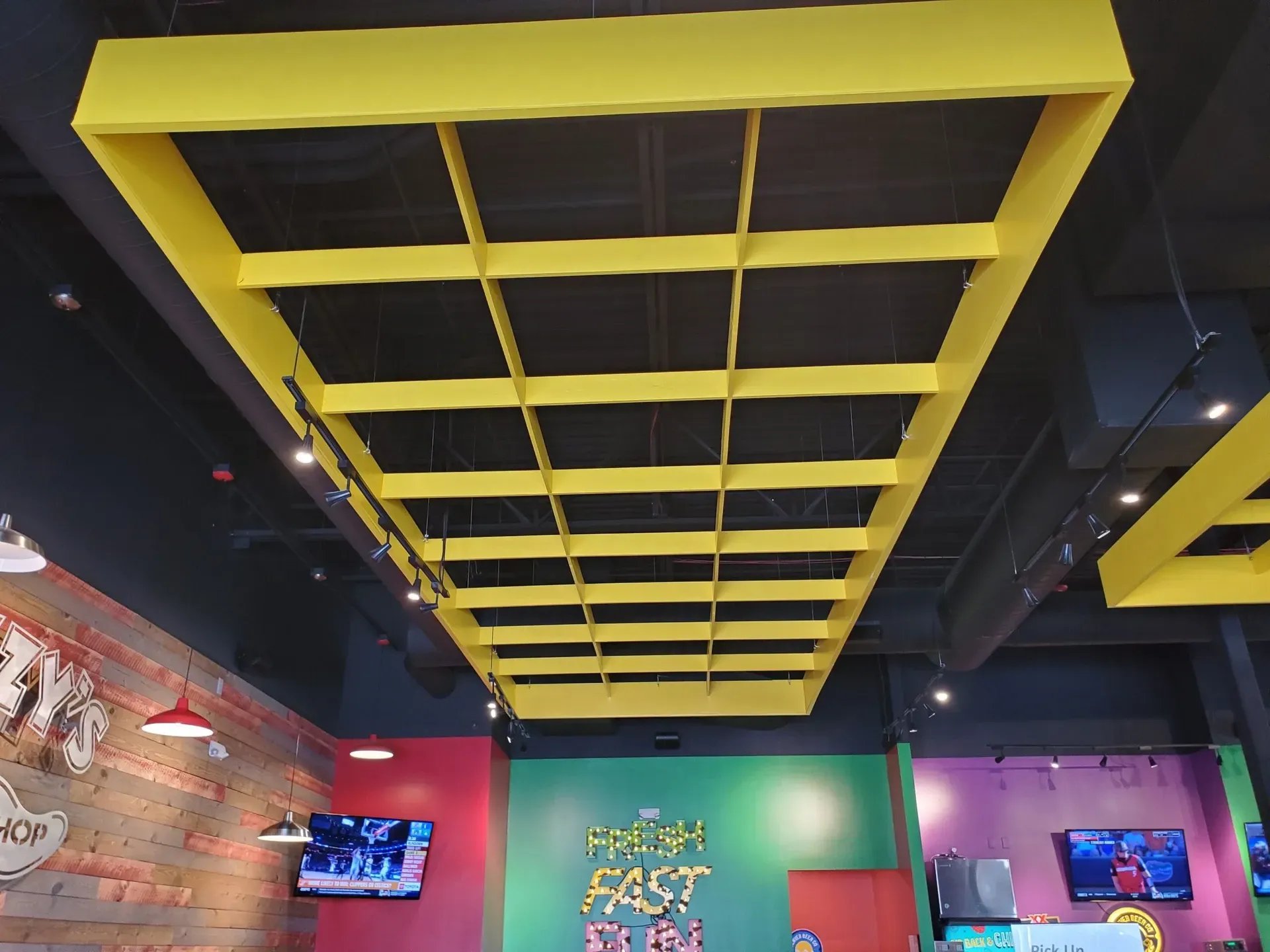 A restaurant with a yellow ceiling and a sign that says fresh fast