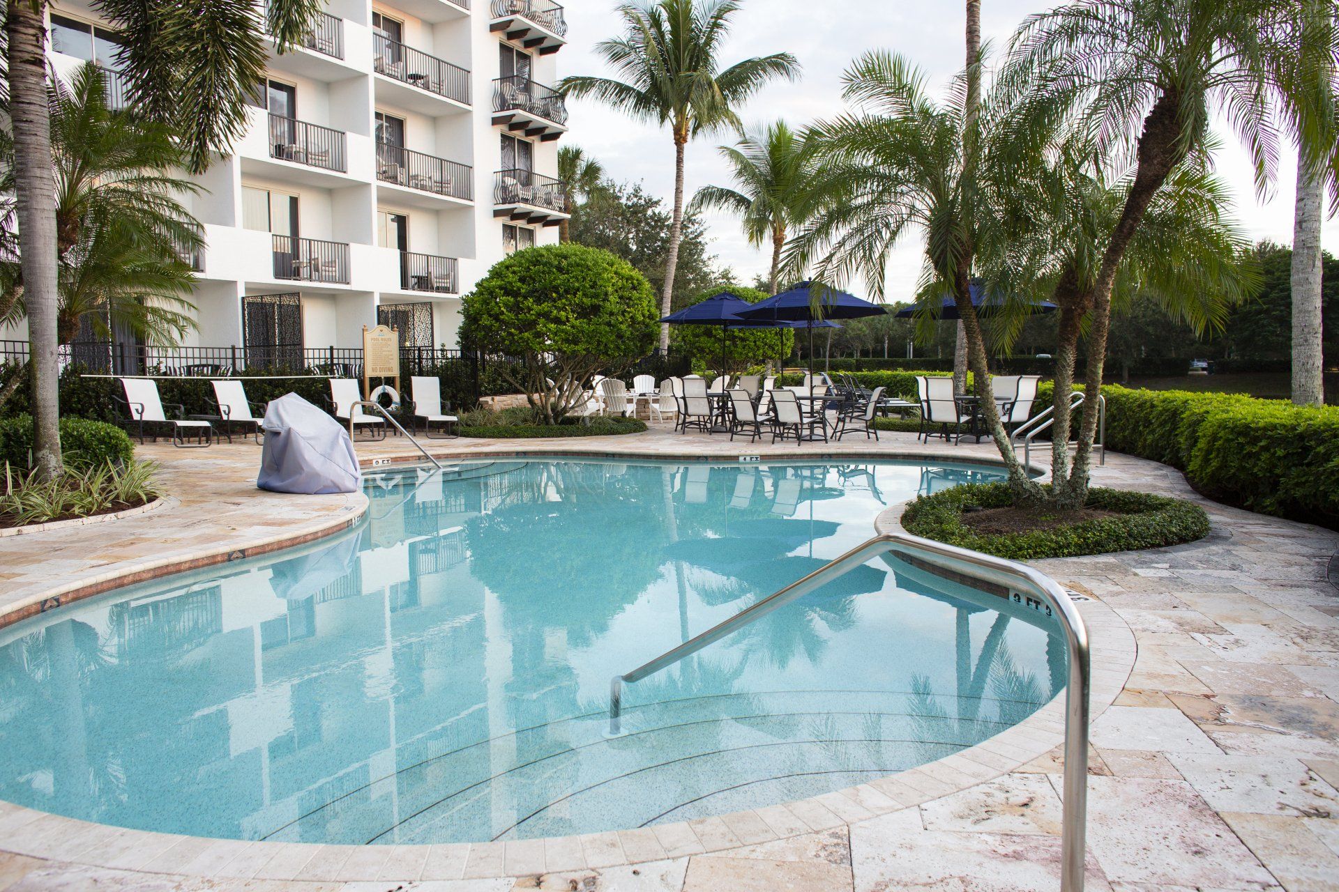 Outdoor pool Naples Hotel