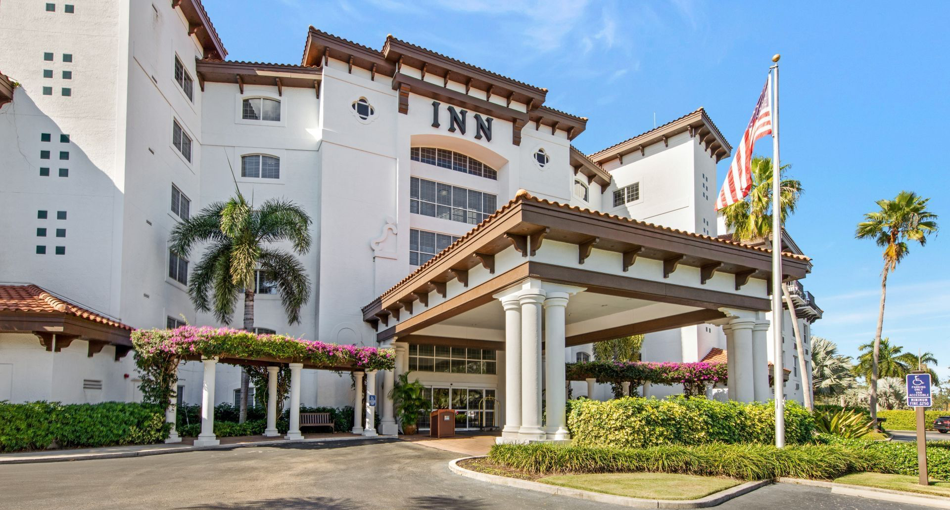 Four Diamond hotel Inn at Pelican Bay front entrance.