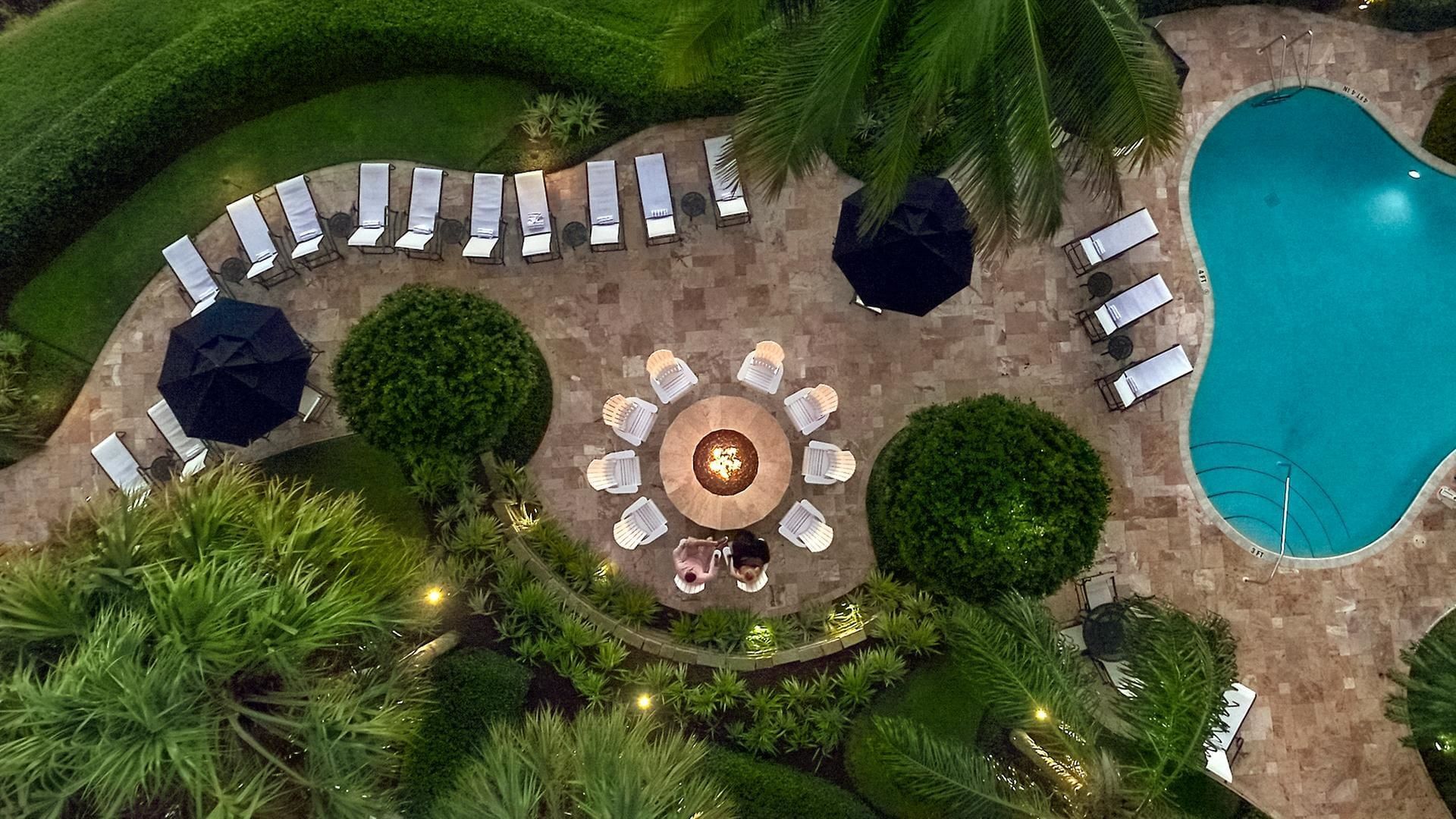 Outdoor pool Naples Hotel