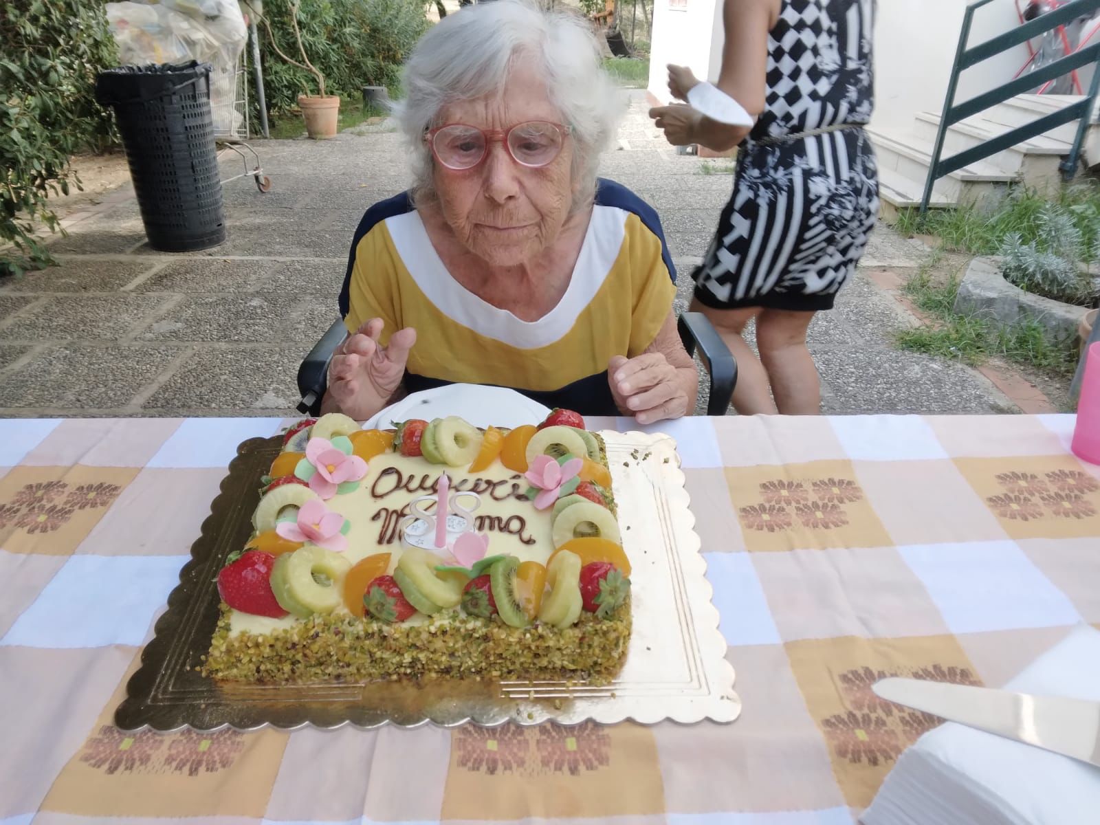 torta di compleanno per anziana di 88 anni