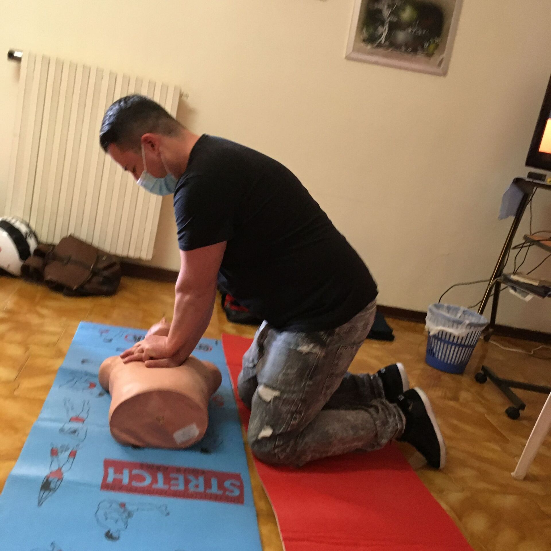 dimostrazione di massaggio cardiaco