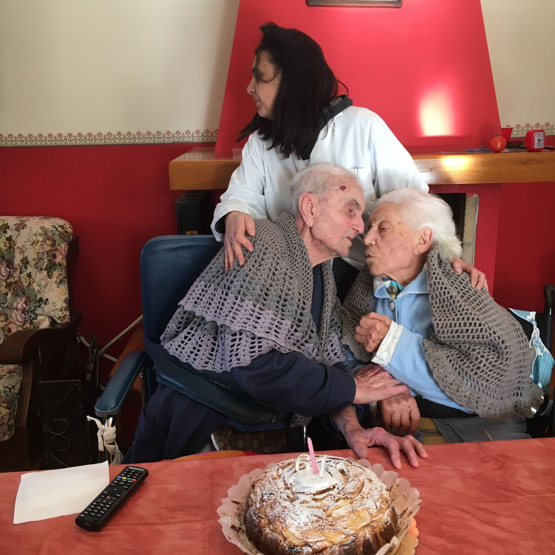 anniversario di matrimonio di due anziani