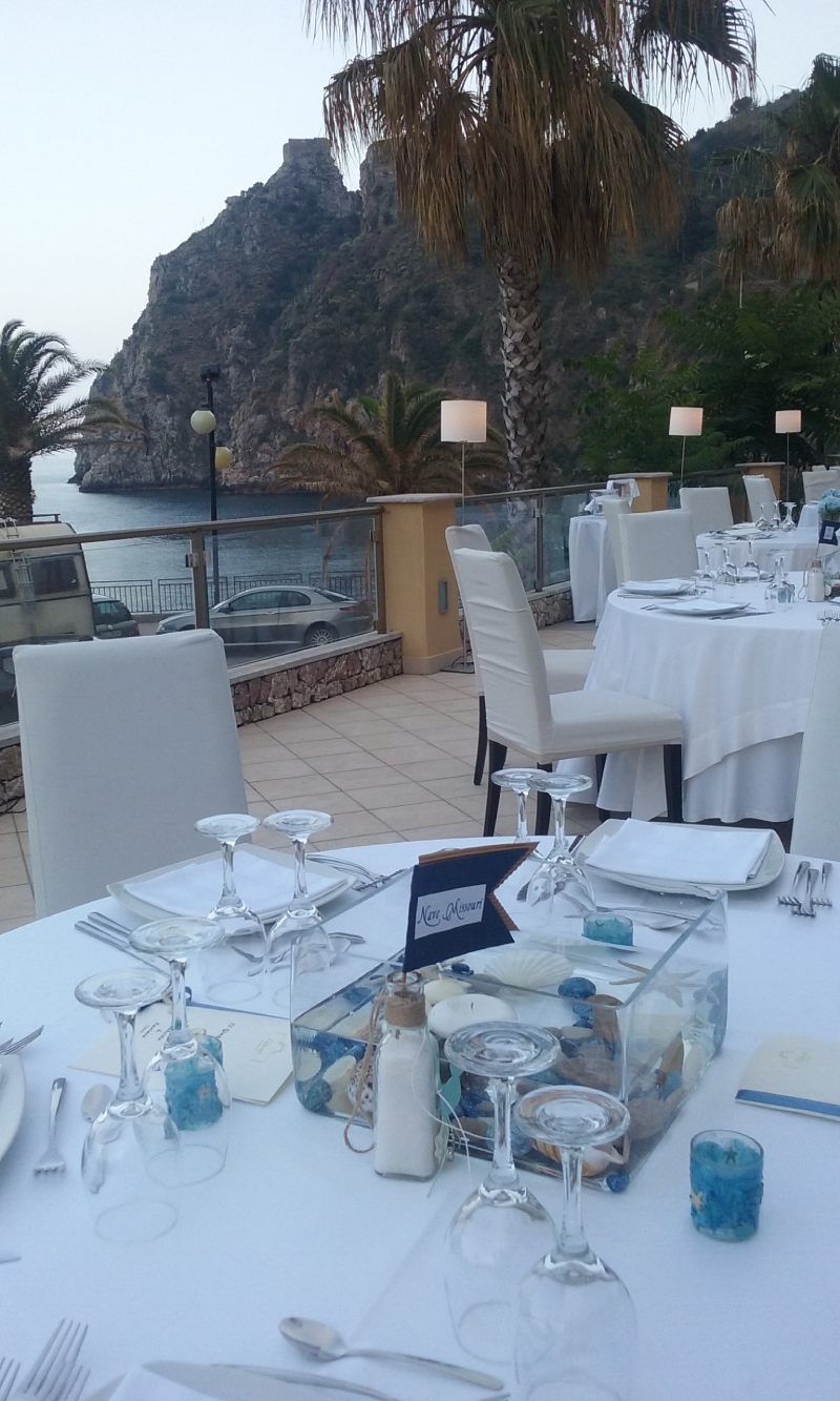 Sea view tables