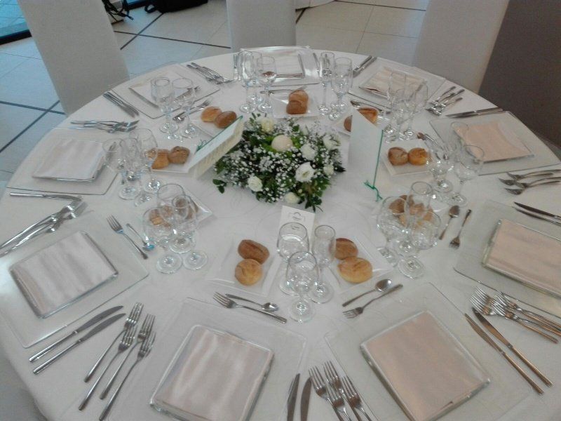 Table with floral decorations