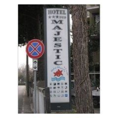 insegna verticale hotel majestic