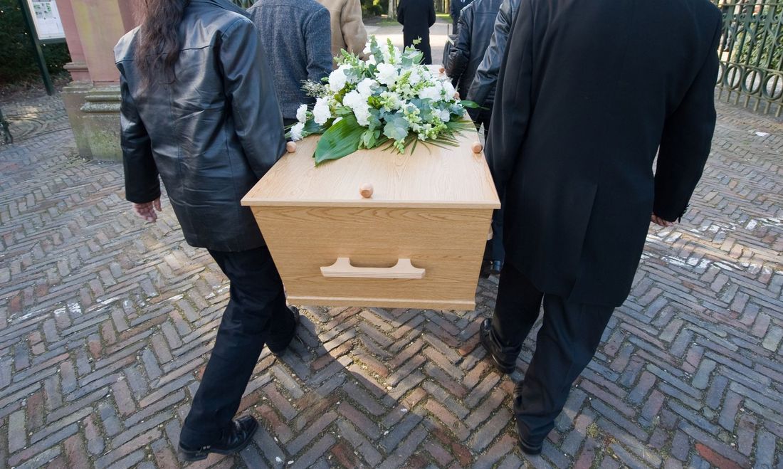 salma durante il funerale