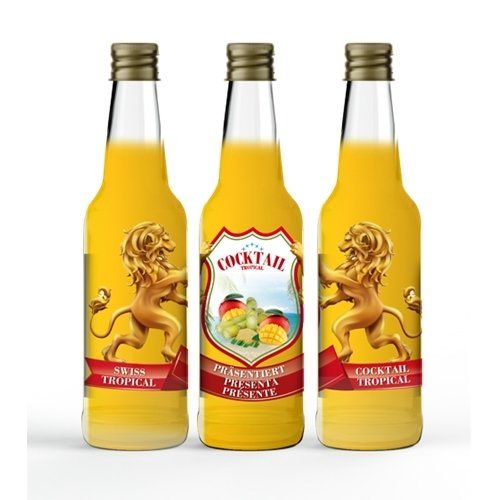 Três garrafas de coquetel com um leão no rótulo